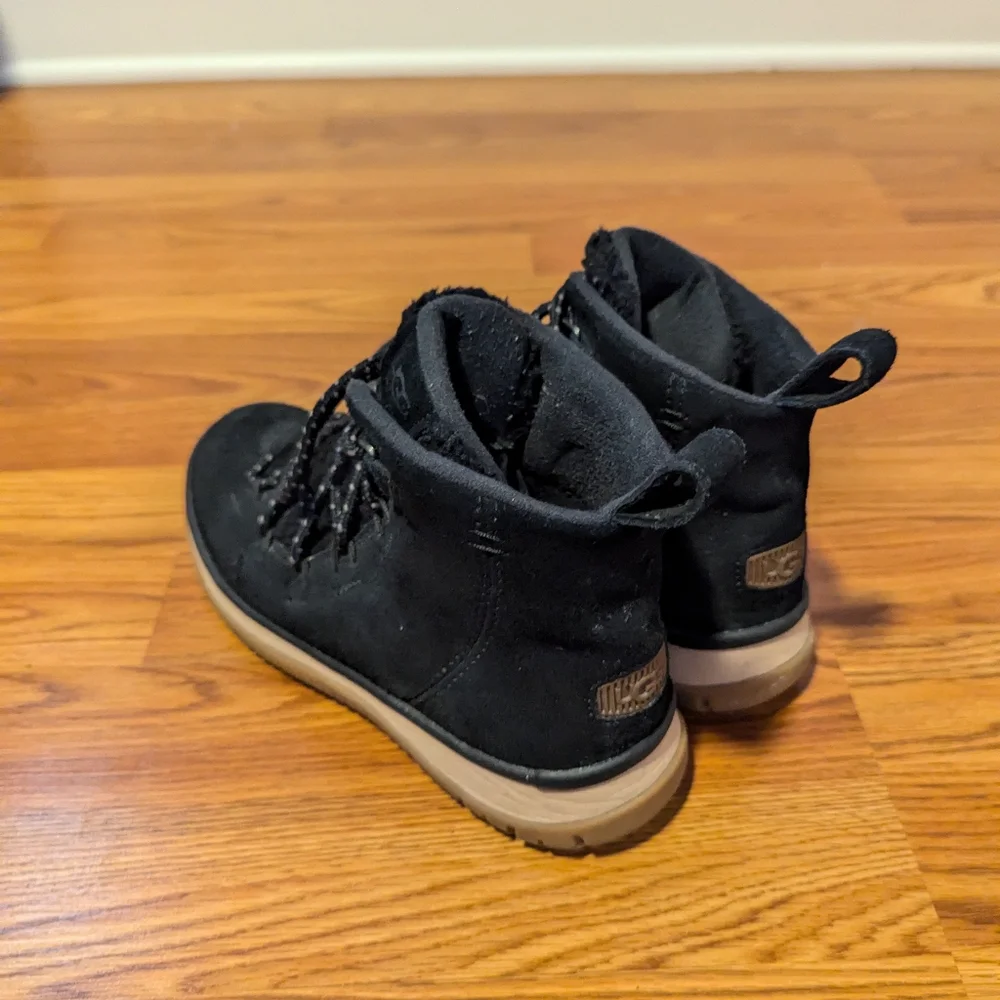 Ugg Lakesider Heritage Mid size 7.5